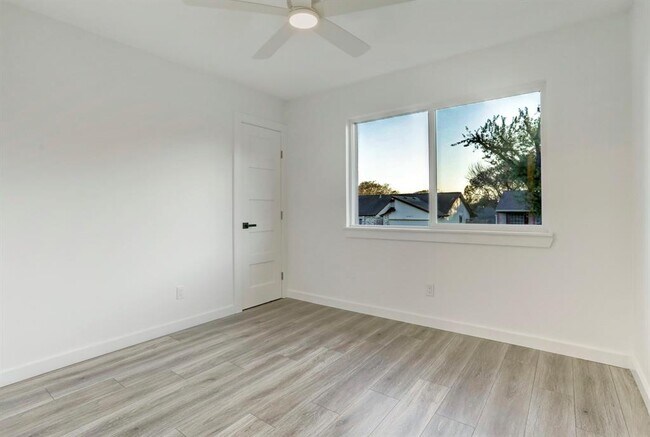 Building Photo - 2902 Jorwoods Dr