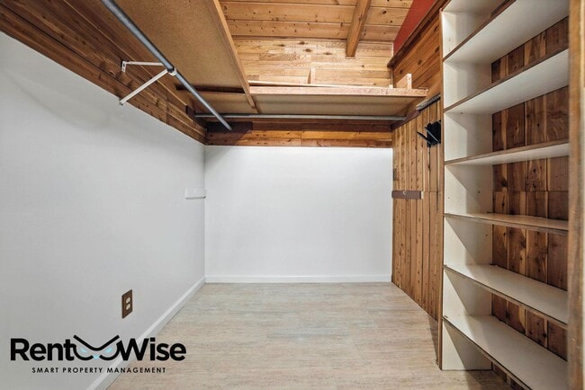 Building Photo - 2170 Clayton Dr