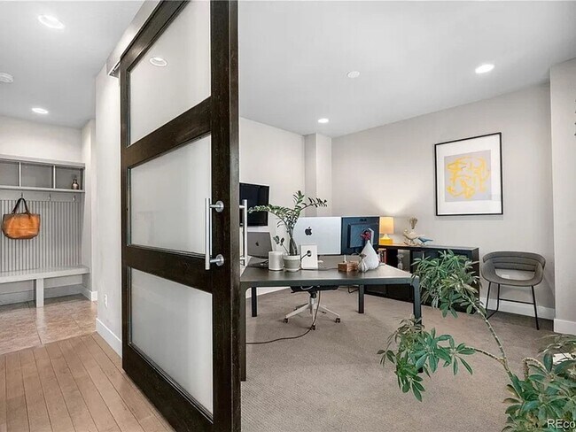 Building Photo - Stunning 4BR House on corner lot in Denver...