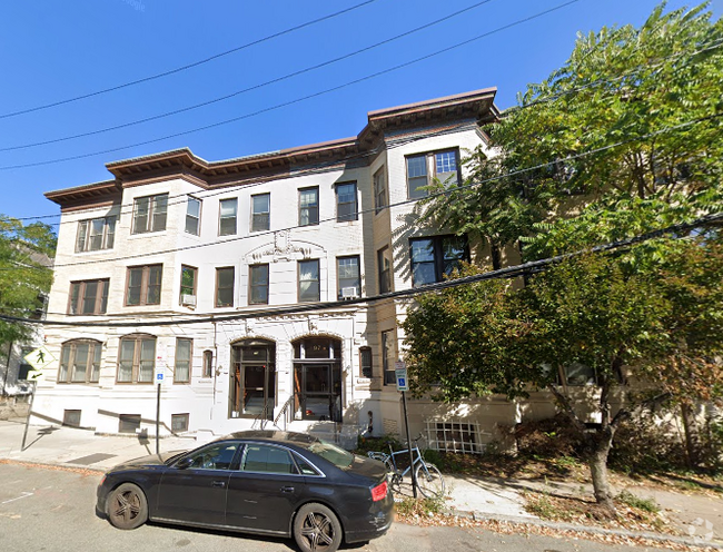 Building Photo - 97 Marion St