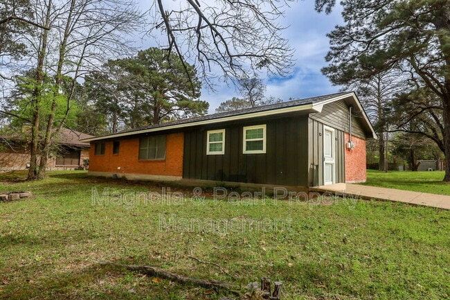 Building Photo - 1406 Russell Ave