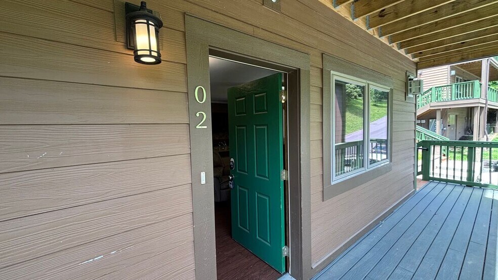 Building Photo - 121 Village Dr