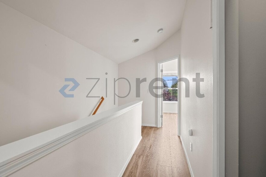 Building Photo - Unit A