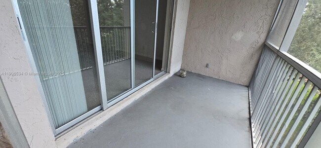 Building Photo - 1200 NW 87th Ave