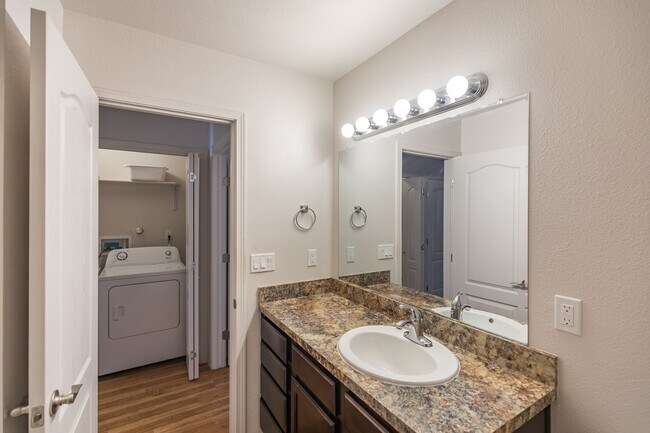 Building Photo - 800 Sherwood Dr