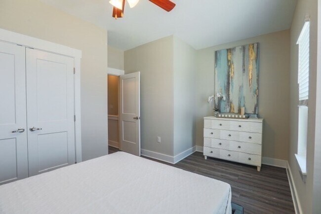 Building Photo - 303 N Sand Palm Rd