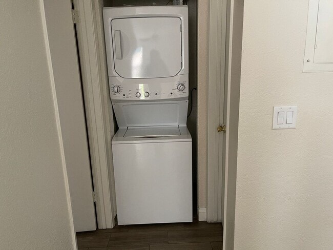 Building Photo - Stylish Condo Near the Strip & Convention Center!