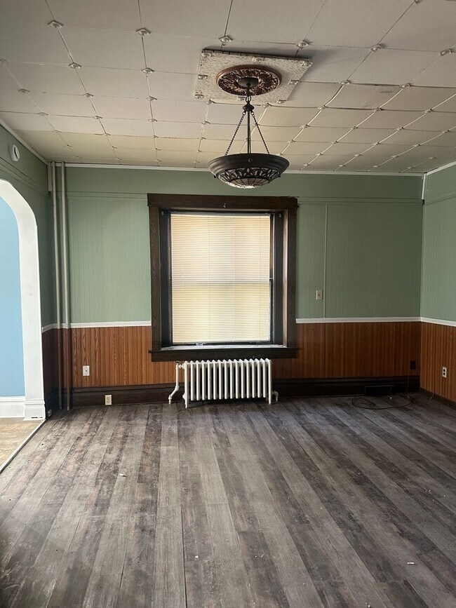 Building Photo - 118 9th St S