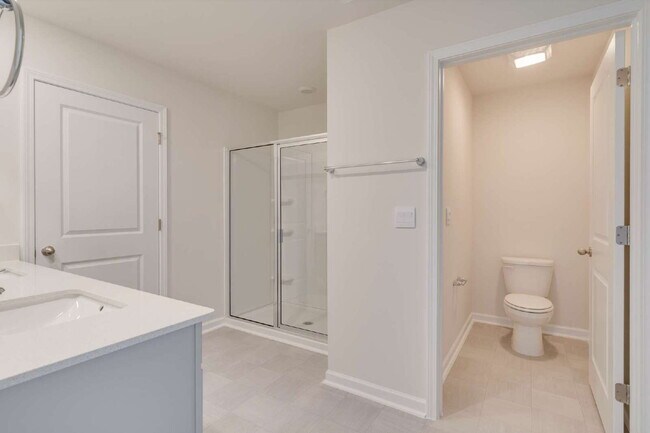 Building Photo - "Spacious 5-Bedroom Haven in Fuquay-Varina!"