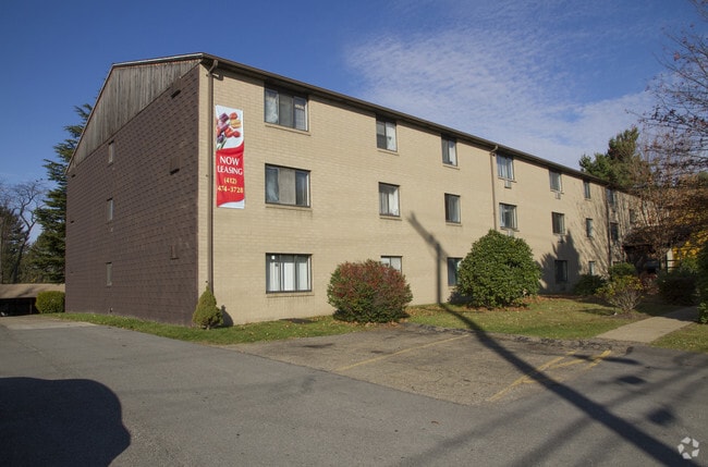 Primary Photo - Foxwood Apartments