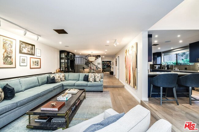 Building Photo - 4635 Clybourn Ave
