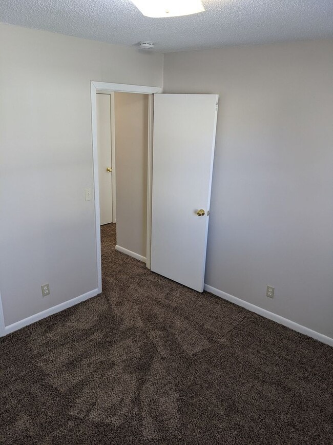 Building Photo - 302 Proctor Ln