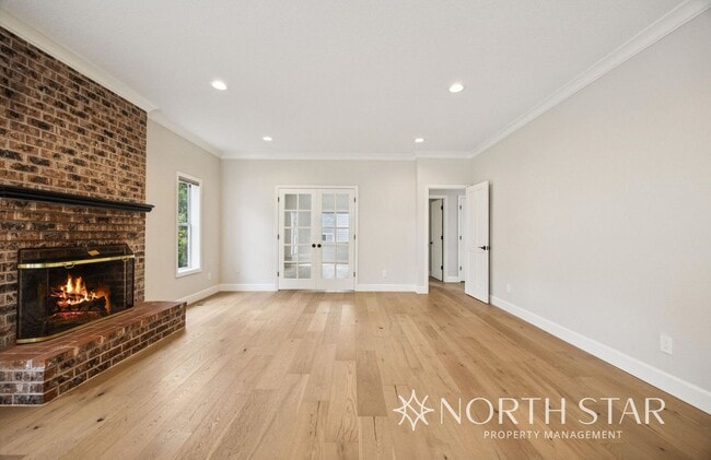 Building Photo - Westlake Traditional with Private, Level B...
