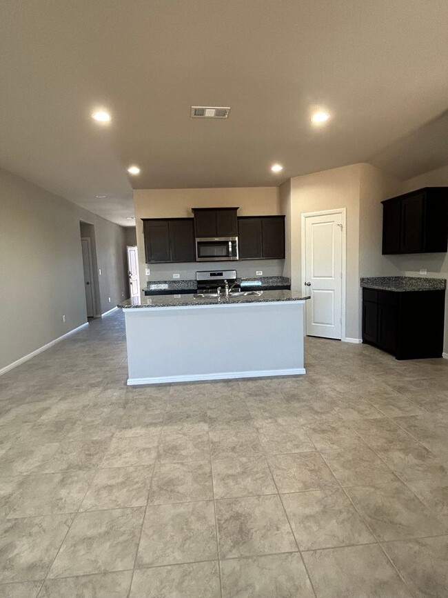 Building Photo - Beautiful Home in Homestead at Parks Bell ...