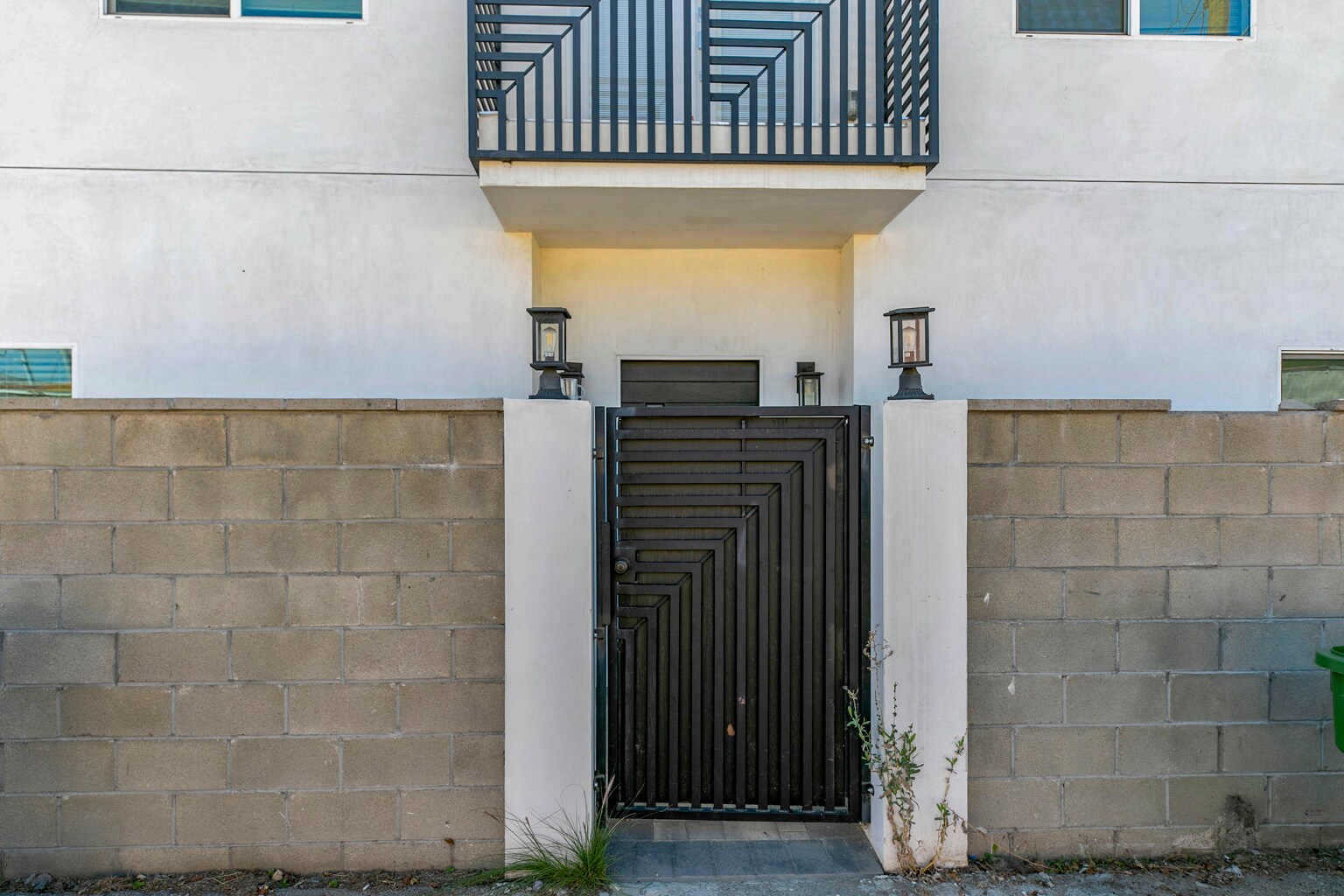 Building Photo - 9156 Morehart Ave