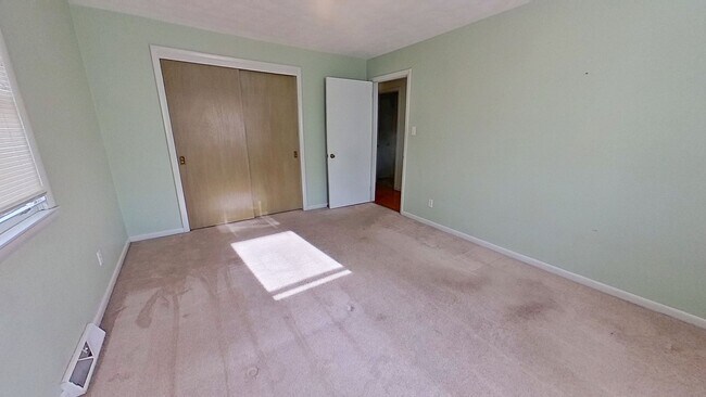 Building Photo - 2-Bedroom Rancher with Garage