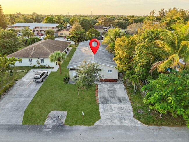 Building Photo - 1472 SW 44th Ave