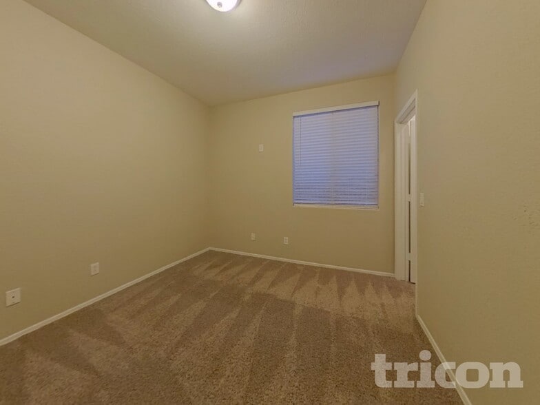 Building Photo - 735 S Bedford Dr