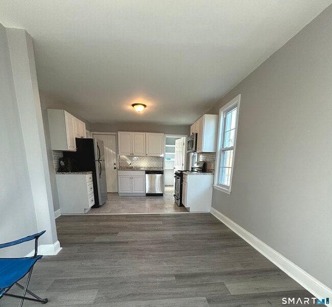 Building Photo - 162 Davenport St