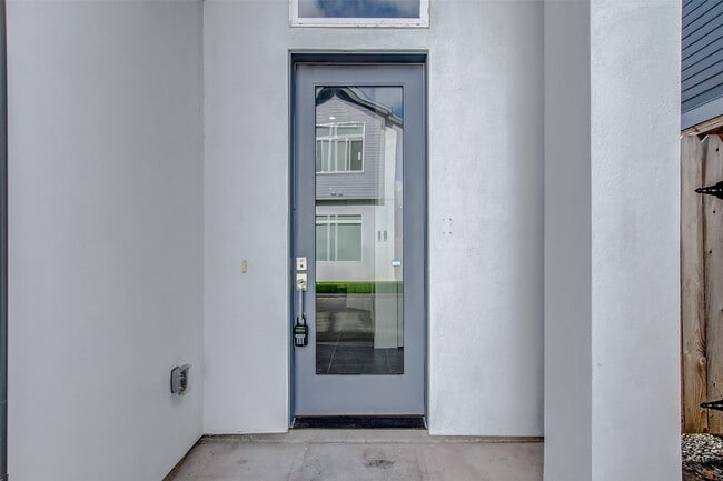 Building Photo - 8926 Spring Knoll Forest Dr