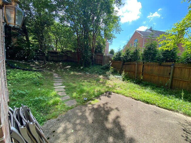 Building Photo - 5102 Warren Plz NW