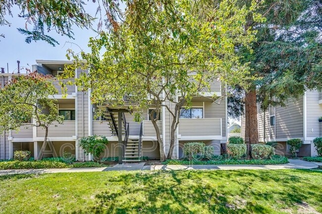 Building Photo - 297 Stonegate Cir
