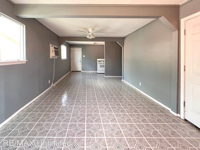 Building Photo - 3 br, 1 bath House - 915 Sams Dr