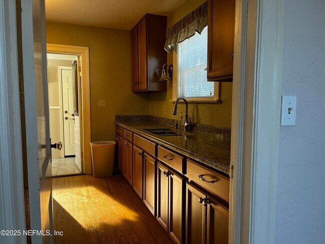 Building Photo - 1924 Arcadia Pl