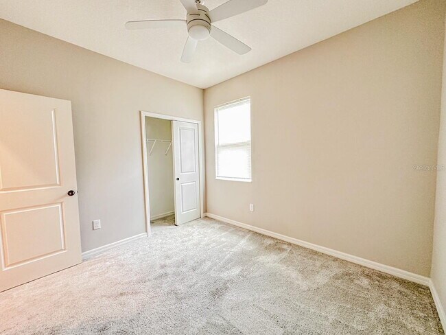 Building Photo - Gorgeous 4 Bed 2 Bath Home!