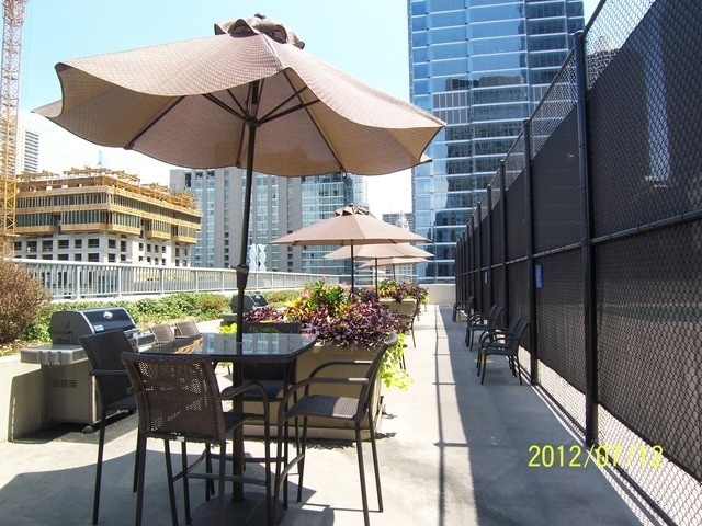 Building Photo - 345 N LaSalle St