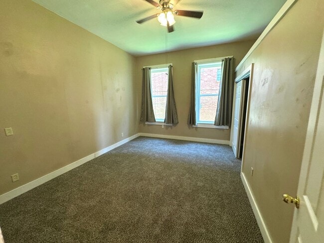 Building Photo - 6 Bedroom / 2 Bathroom House - NEXT TO SEMO's CAMPUS, LARGE YARD, INTERNET INCLUDED