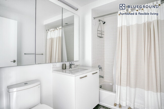 Building Photo - 949 1st St SE