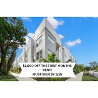 Building Photo - BEAUTIFUL Townhome For Rent in Downtown St Petersburg!