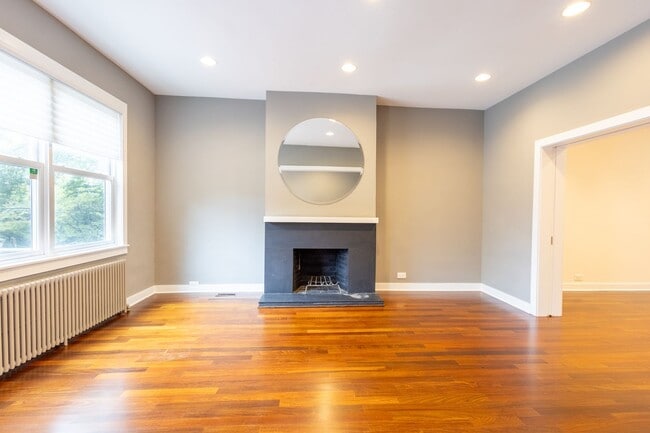 Building Photo - Beautiful 4 BR/3.5 BA Townhome in Cathedra...
