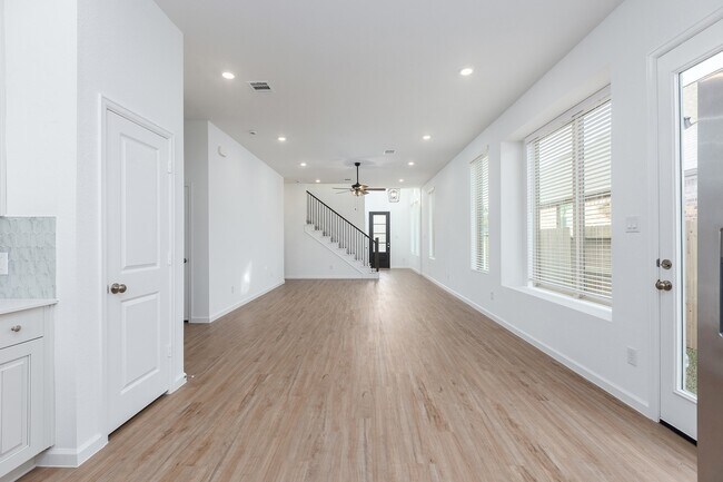 Building Photo - 4224 Waterlily Spg Wy