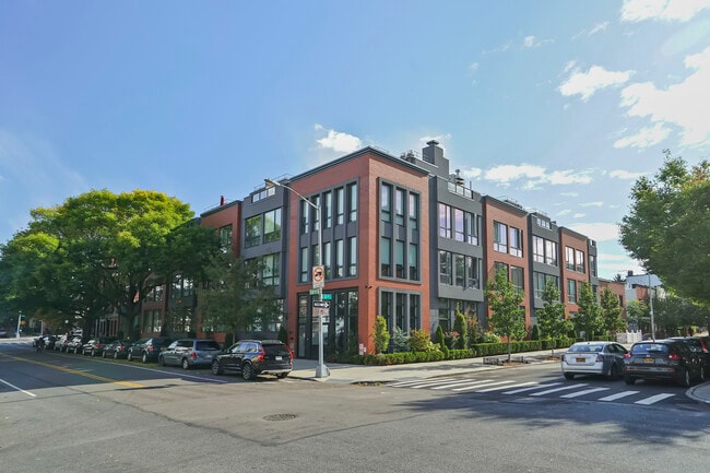Building Photo - 695 6th Ave