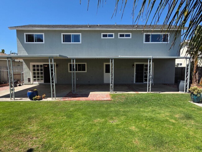 Building Photo - E. Ventura 4+2.5 Single Family Home w/ man...