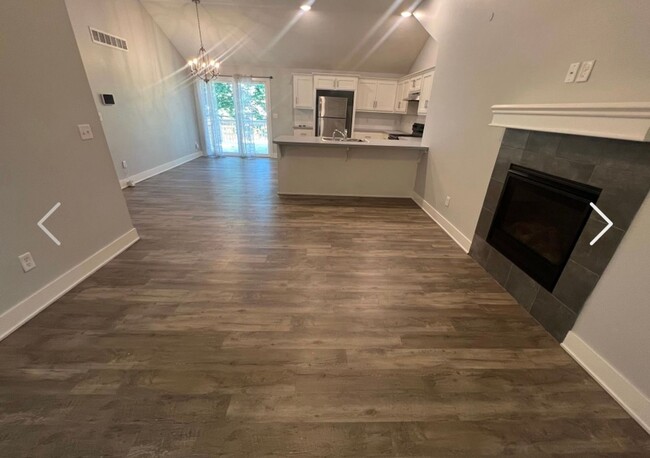 Building Photo - Beautiful Home in Raytown!