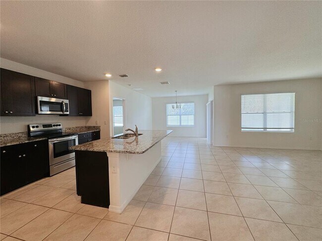 Building Photo - 1805 Rain Lily Pl