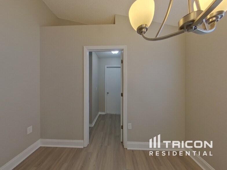 Building Photo - 1656 Dartmouth Dr