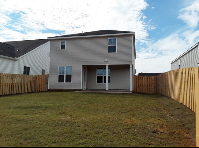 Building Photo - Beautiful Home 4 bedroom 3 bath