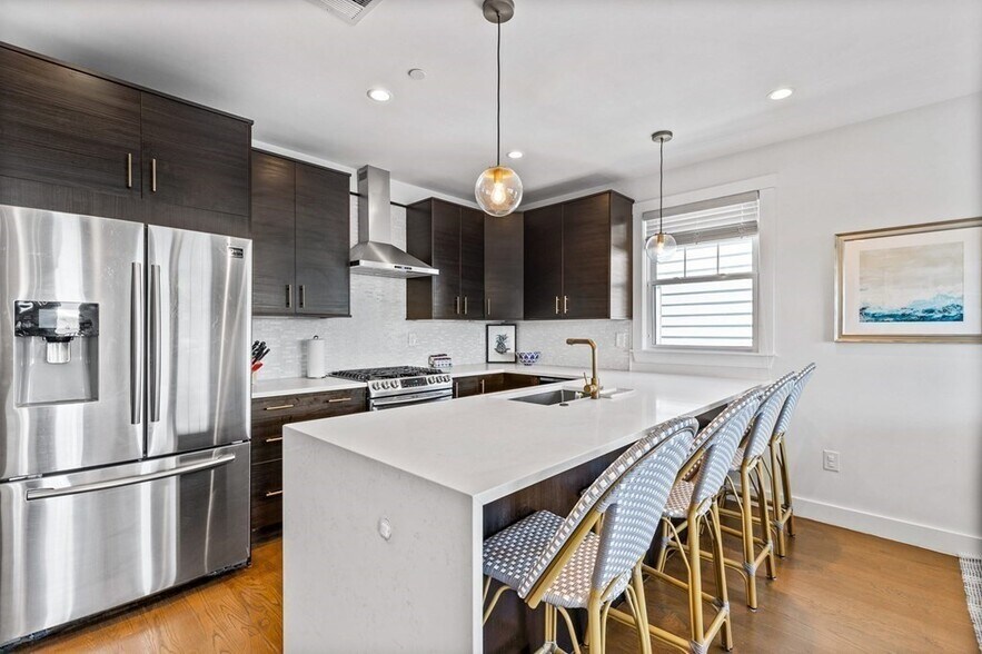 Building Photo - 241 Lexington St