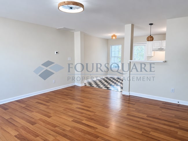 Building Photo - Inviting Townhome with En-Suite Secondary Bedroom, Back Patio & Community Pool – Raleigh Location