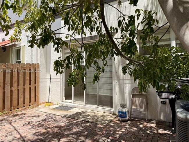 Building Photo - 11468 NW 77th St