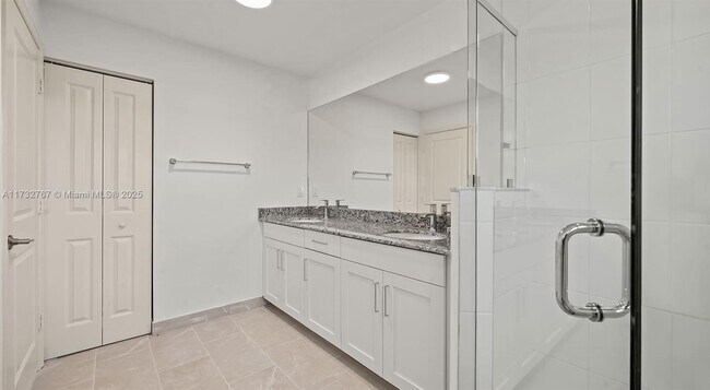 Building Photo - 5600 NW Coventry Cir