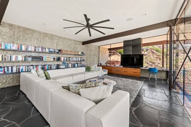 Building Photo - 4925 E Red Rock Dr