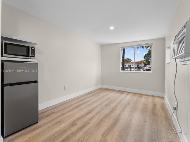 Building Photo - 7401 SW 38th St