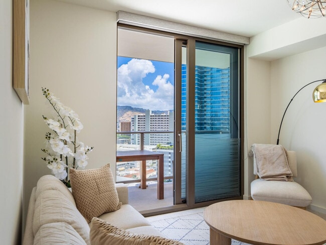 Building Photo - 1374 Kapi‘olani Blvd