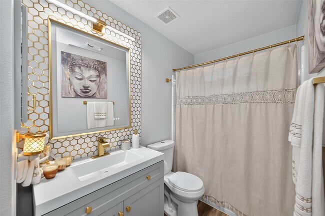 Building Photo - 19343 Dickson Park Dr