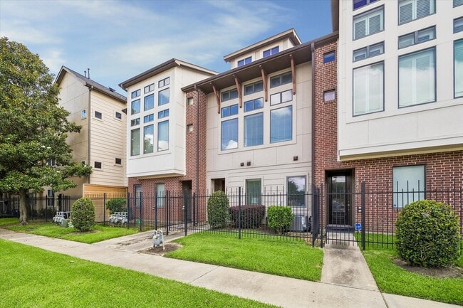 Building Photo - 2848 Leeland St